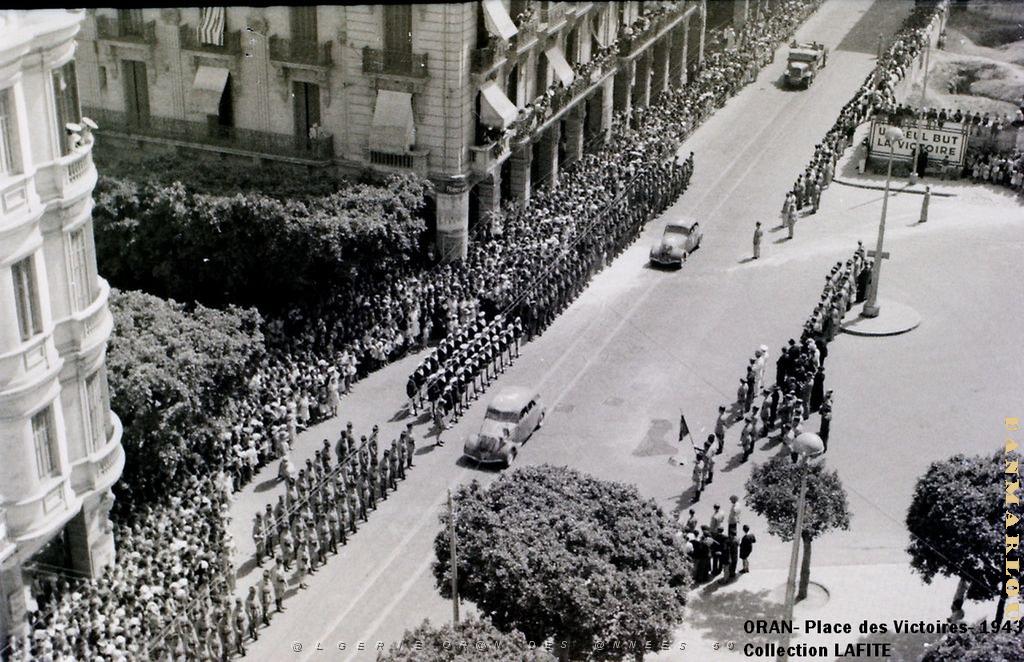 ORAN 1943 DEFILE PLACE DES VICTOIRES (10).JPG